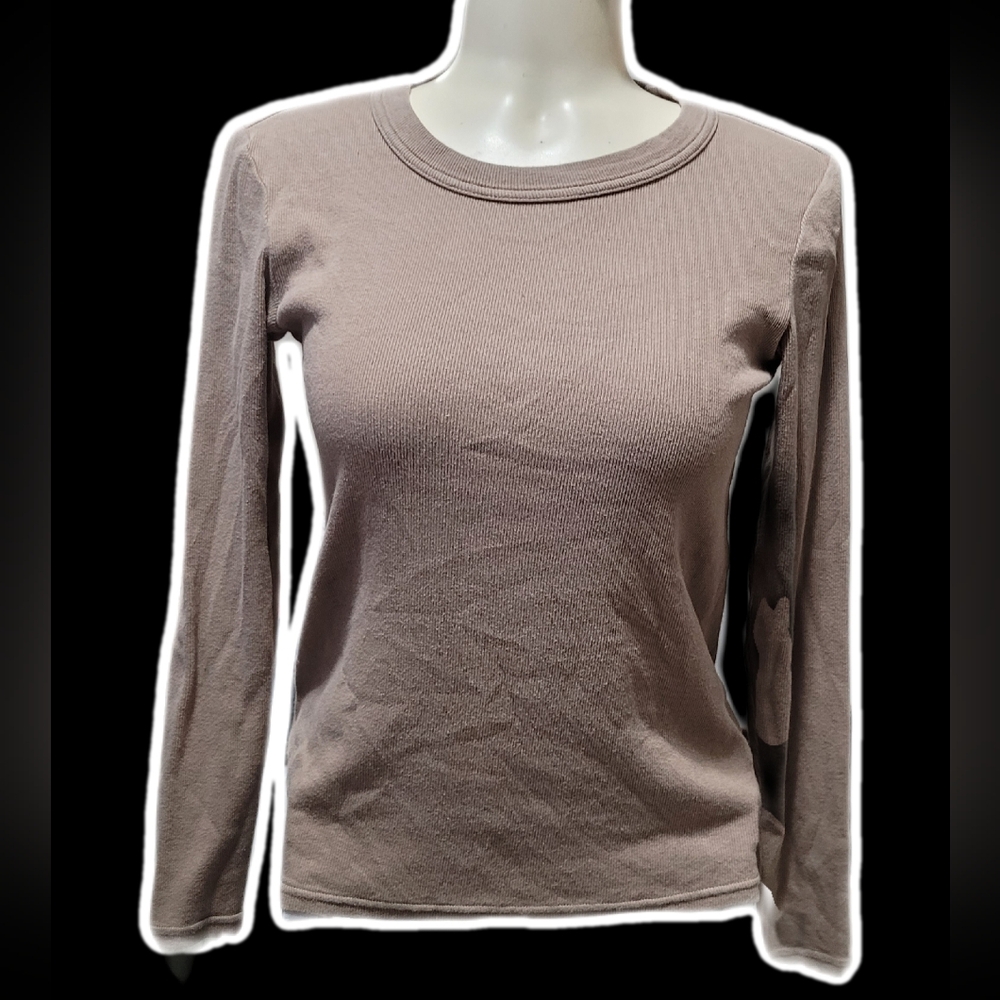 tahari minimalist y2k basic beige top 🎧ྀི♪⋆.✮